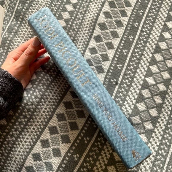 Jodi Picoult Sing You Home Book - Picture 1 of 2